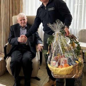 Ältestem Feuerwehrmitglied zum 90. gratuliert