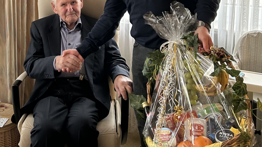 Ältestem Feuerwehrmitglied zum 90. gratuliert